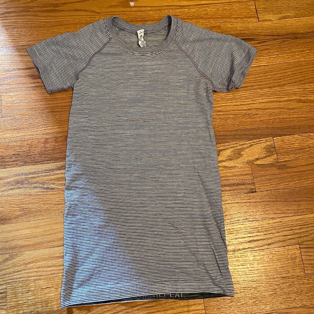 Lululemon Swiftly Tech Short Sleeve Shirt - Size 2